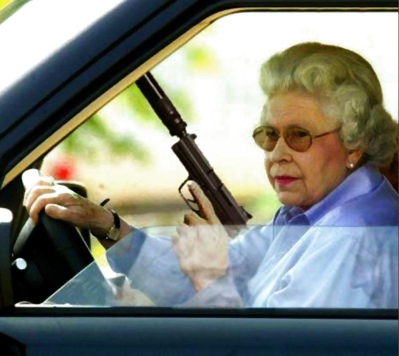 16P Her Majesty the Queen-num-001