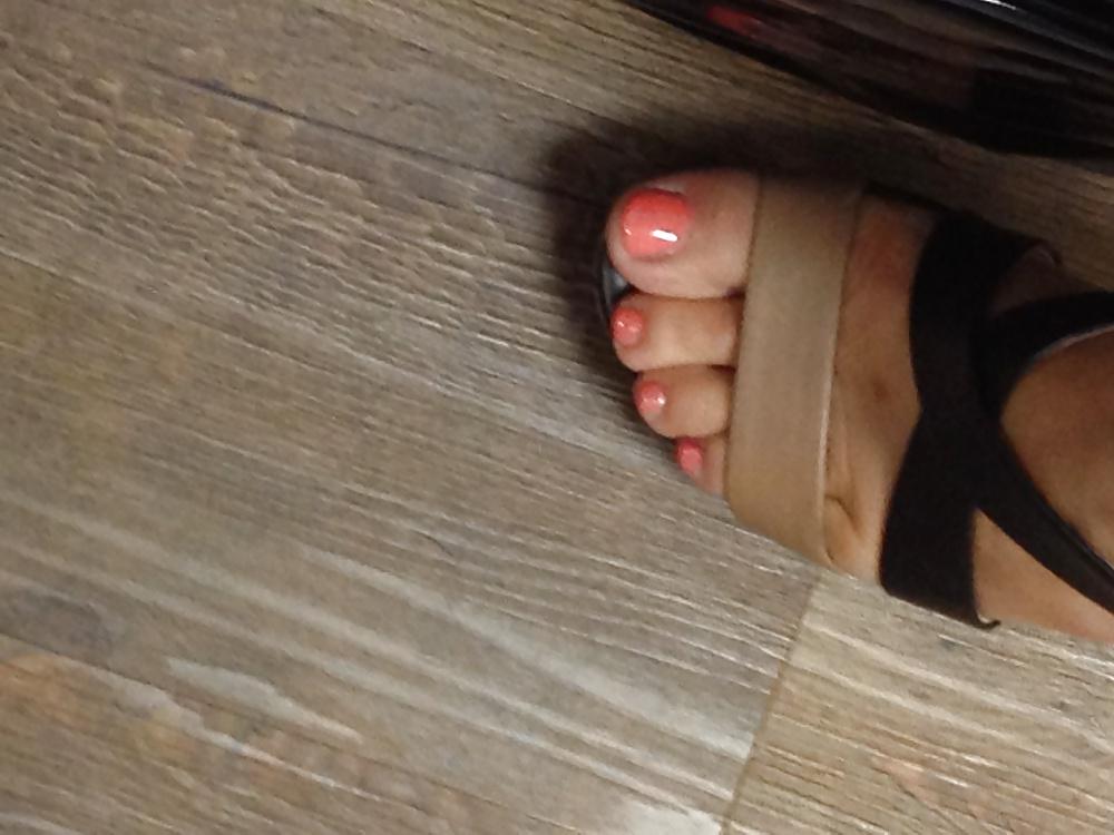 20P Fußfetisch, Sandalen, nackte Füße, Fußsohlen, Zehen1