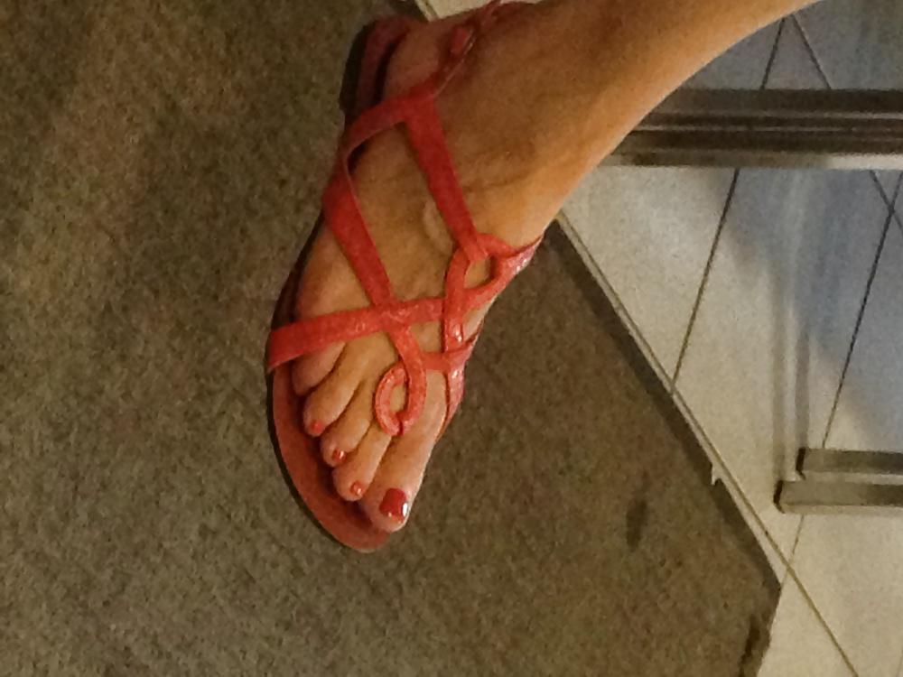 20P Fußfetisch, Sandalen, nackte Füße, Fußsohlen, Zehen1