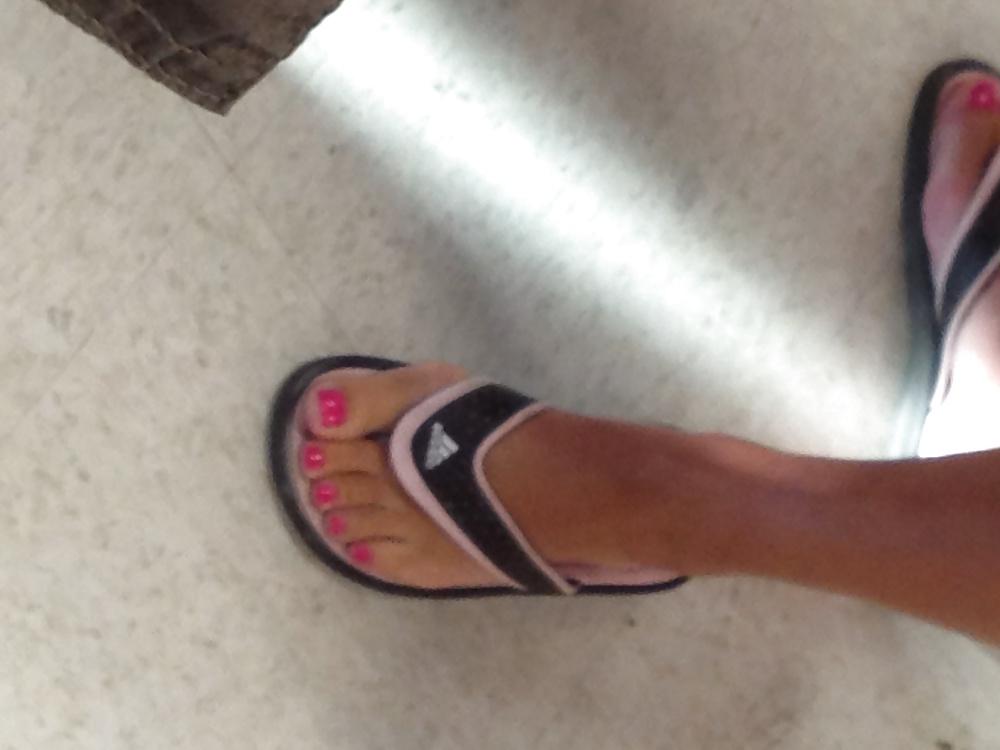 20P Fußfetisch, Sandalen, nackte Füße, Fußsohlen, Zehen1