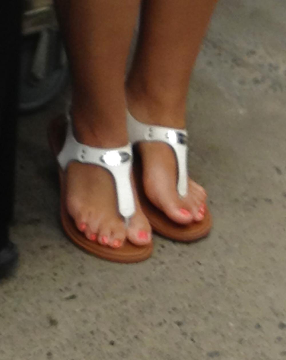 20P Fußfetisch, Sandalen, nackte Füße, Fußsohlen, Zehen1