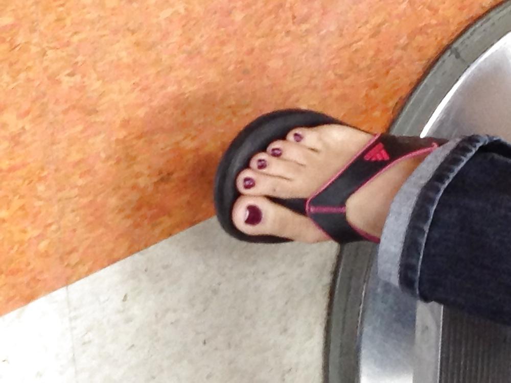 20P Fußfetisch, Sandalen, nackte Füße, Fußsohlen, Zehen1