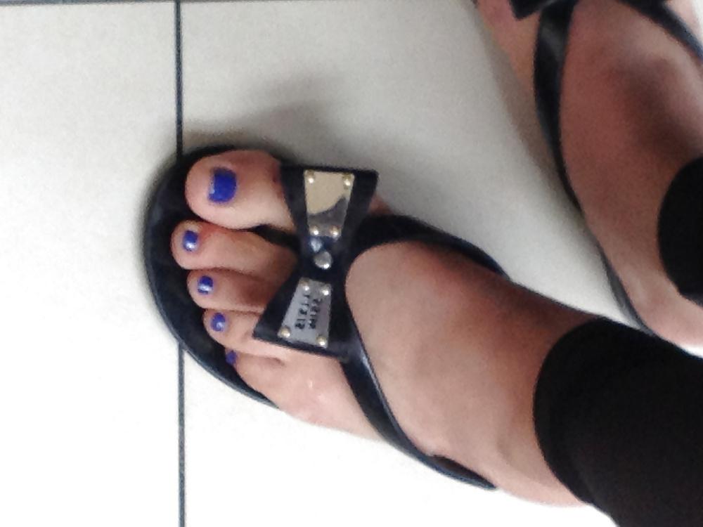 20P Fußfetisch, Sandalen, nackte Füße, Fußsohlen, Zehen1