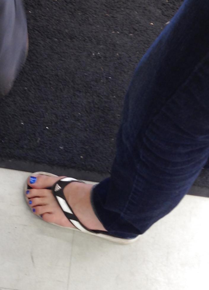 20P Fußfetisch, Sandalen, nackte Füße, Fußsohlen, Zehen1