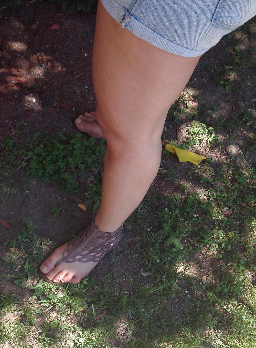 20P Fußfetisch, Sandalen, nackte Füße, Fußsohlen, Zehen1