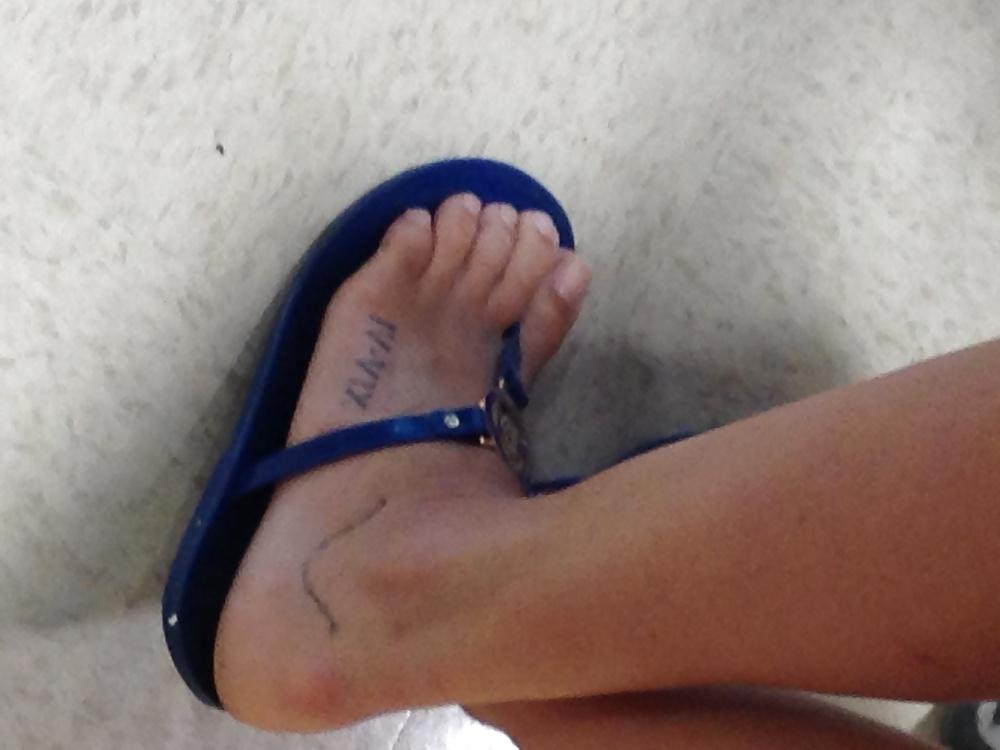20P Fußfetisch, Sandalen, nackte Füße, Fußsohlen, Zehen1