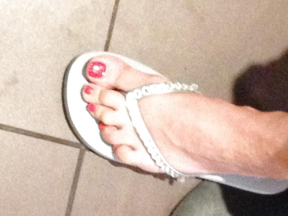 20P Fußfetisch, Sandalen, nackte Füße, Fußsohlen, Zehen1