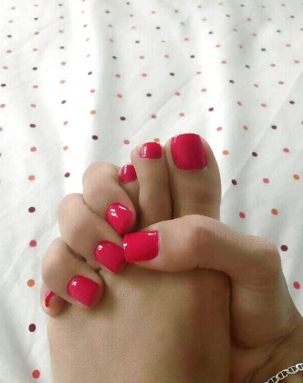 17P Just beautiful feet and toes, no faces...