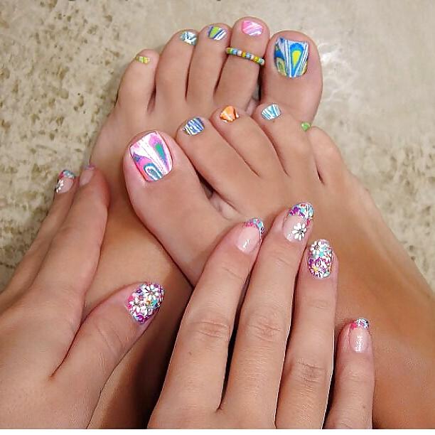 17P Just beautiful feet and toes, no faces...