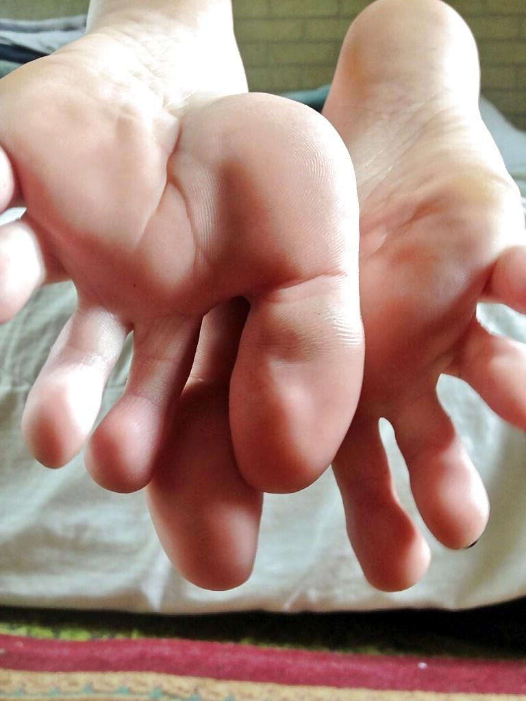 17P Just beautiful feet and toes, no faces...