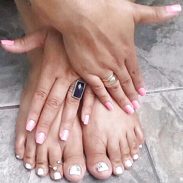 17P Just beautiful feet and toes, no faces...