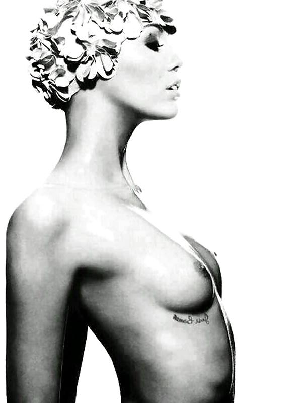 4P Miley Cyrus Topless Yet Again