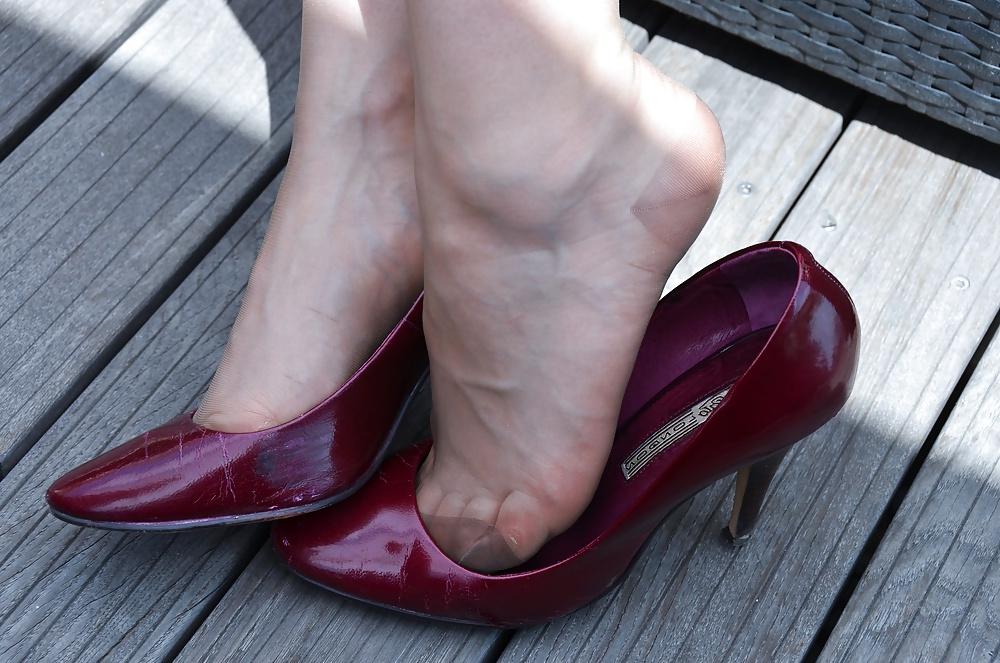 25P Wife's feet in Nylons - Samples 3