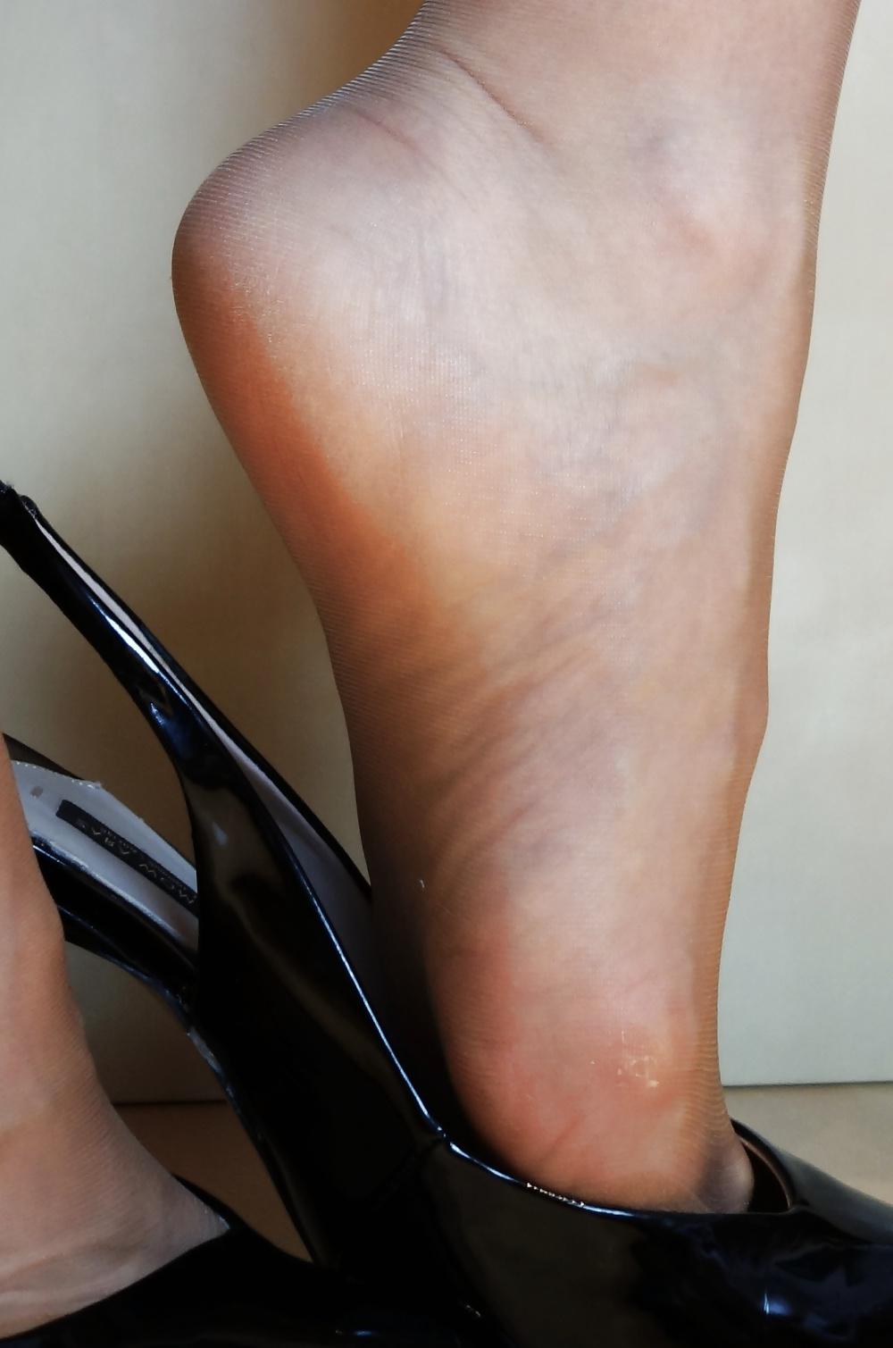 25P Wife's feet in Nylons - Samples 3