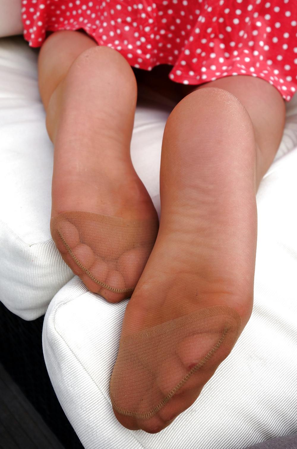 25P Wife's feet in Nylons - Samples 3