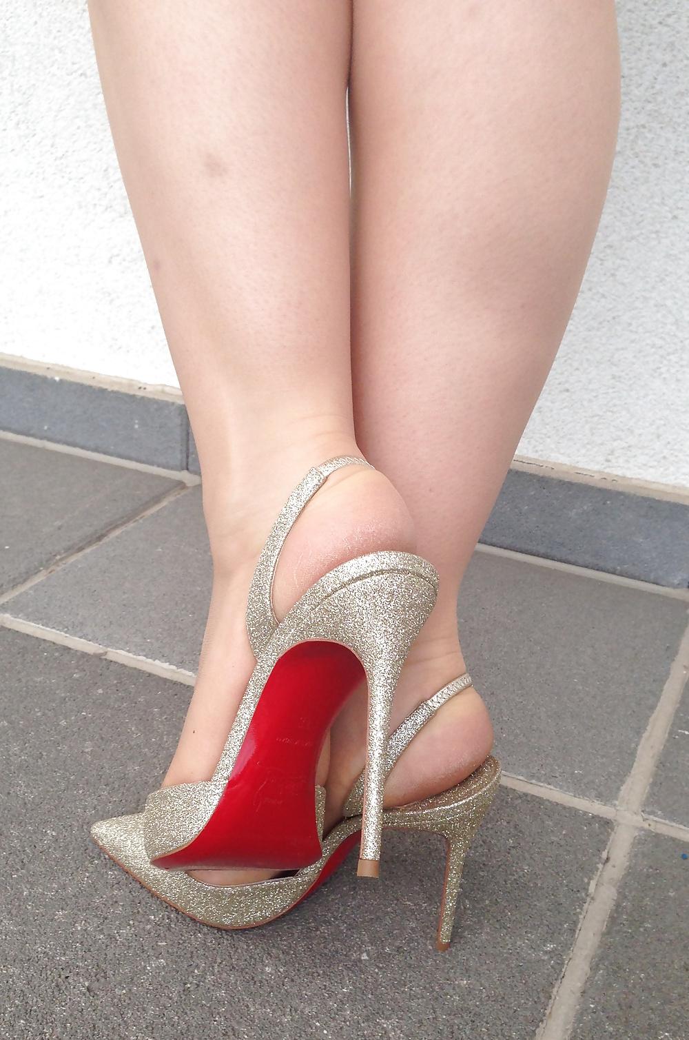 25P Wife's feet in Nylons - Samples 3
