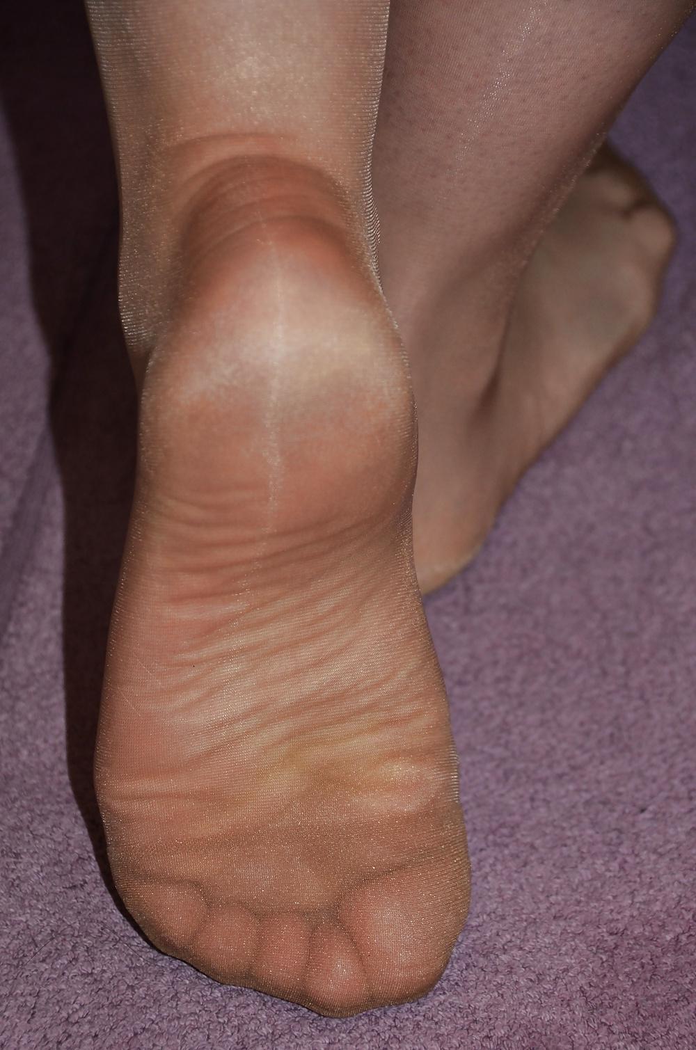 25P Wife's feet in Nylons - Samples 3