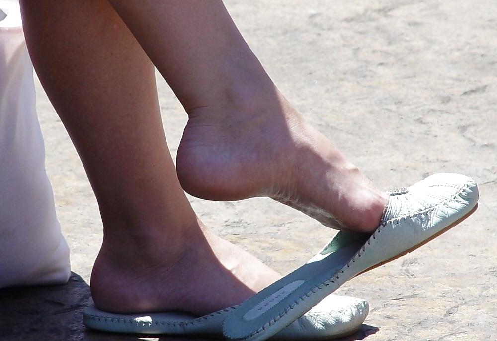 25P Candid Feet #8