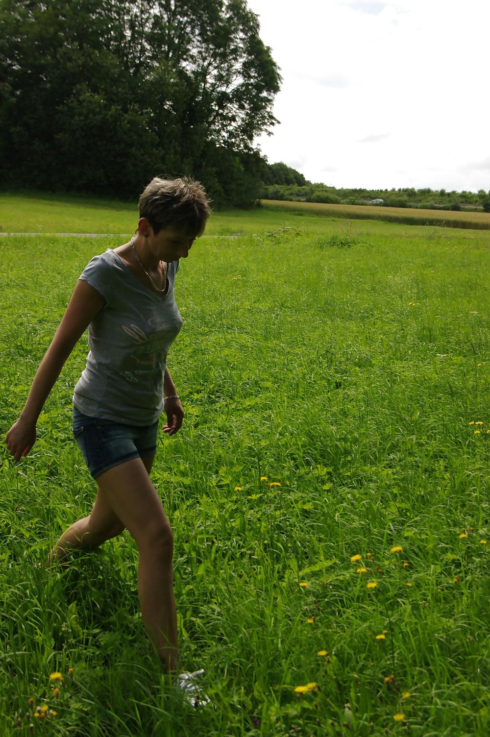 25P For money she show all outdoor