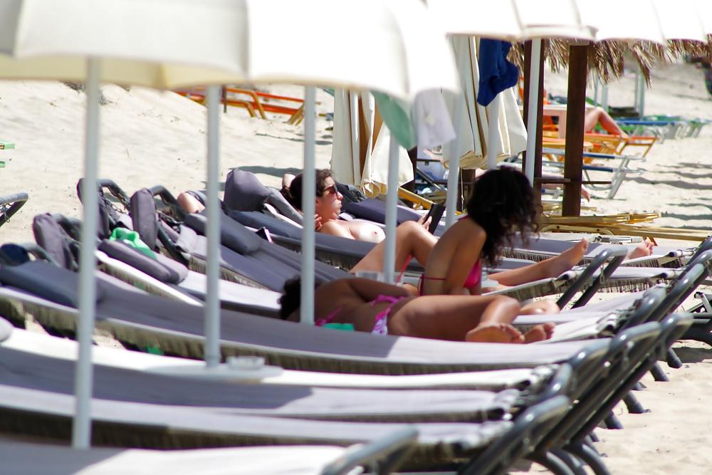 25P Topless beach in Naxos4