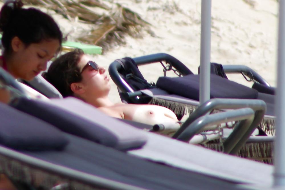 25P Topless beach in Naxos4