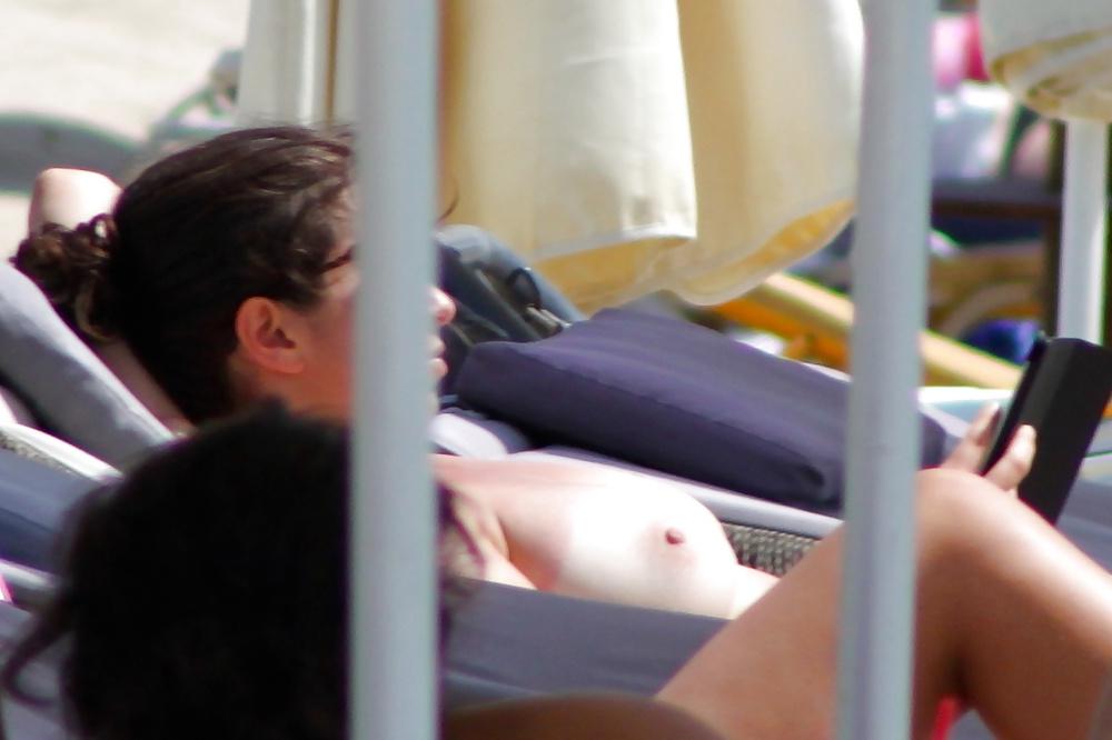 25P Topless beach in Naxos4