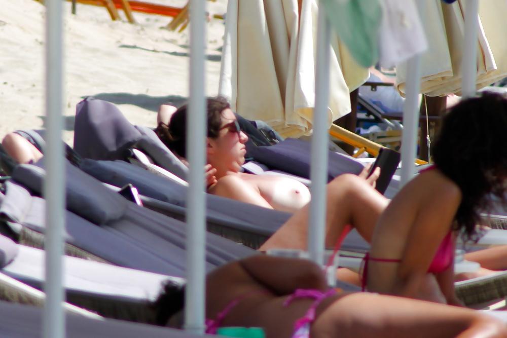 25P Topless beach in Naxos4