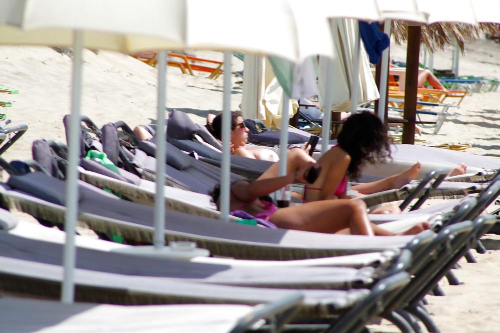 25P Topless beach in Naxos4