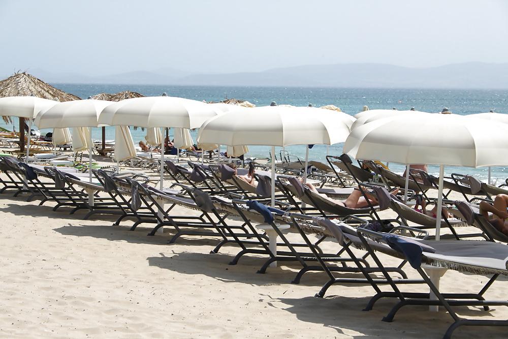 25P Topless beach in Naxos4
