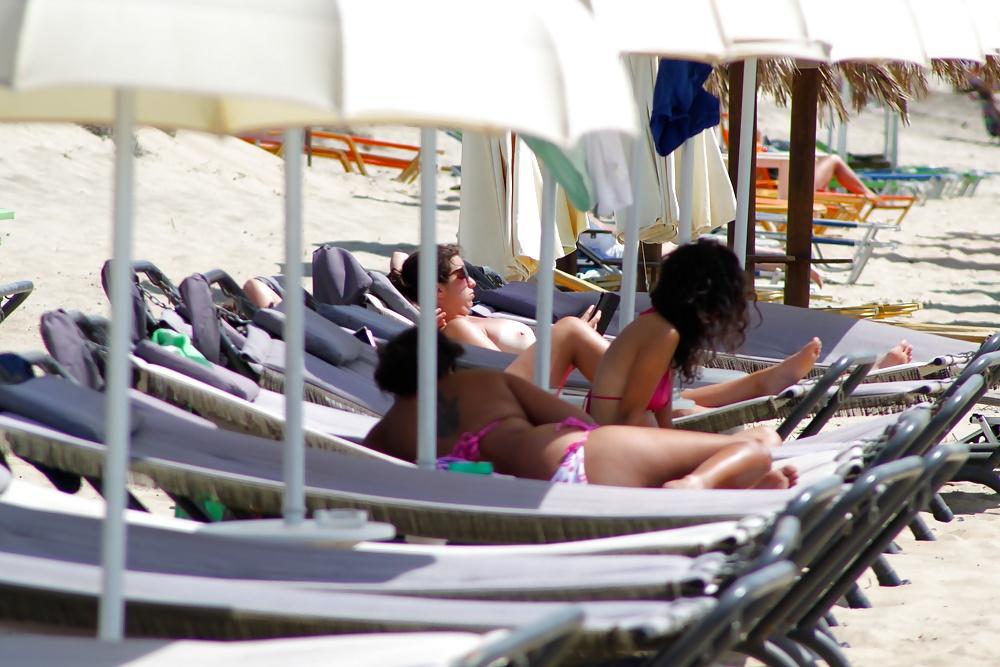 25P Topless beach in Naxos4