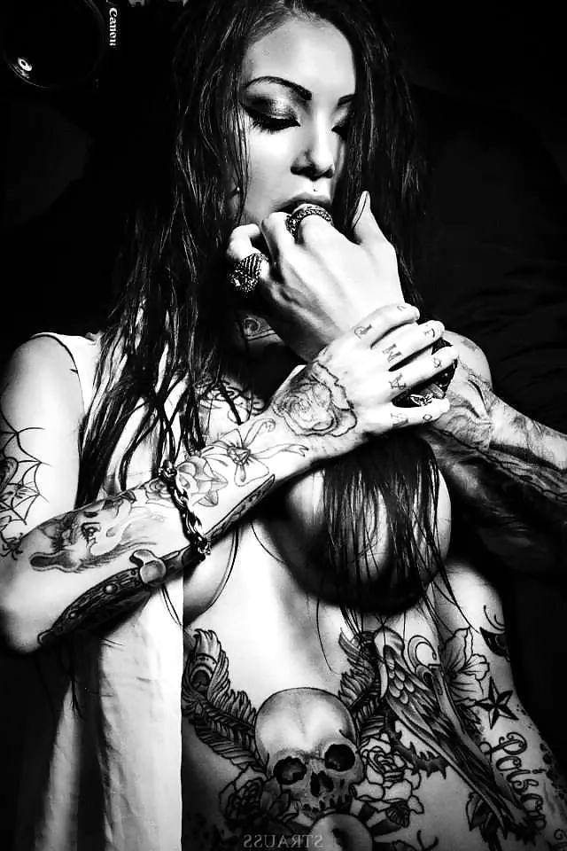 25P Tattoed girls art pics VI