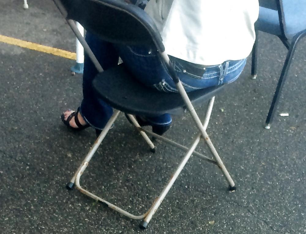 25P Candid feet and toes