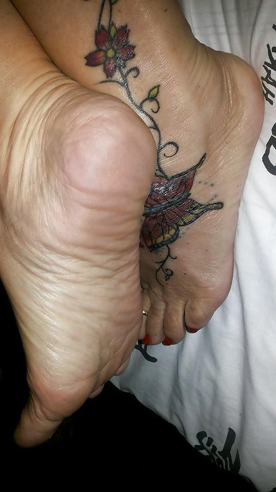 25P Feet Mature