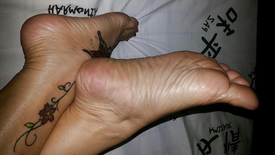 25P Feet Mature