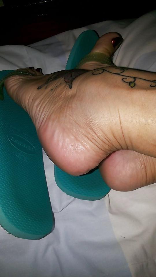 25P Feet Mature