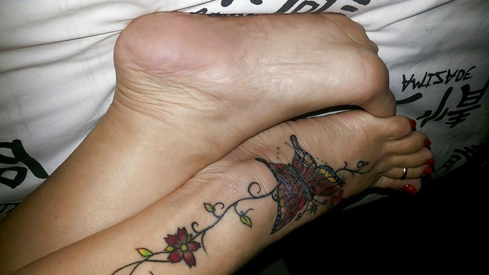 25P Feet Mature
