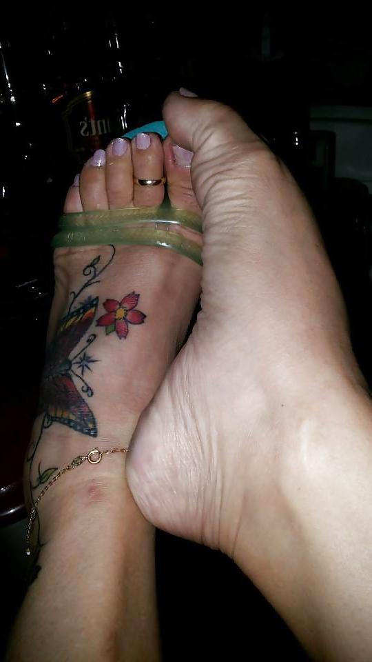 25P Feet Mature