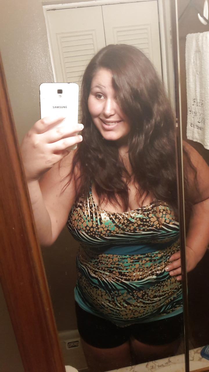 4P Happy chunky babe