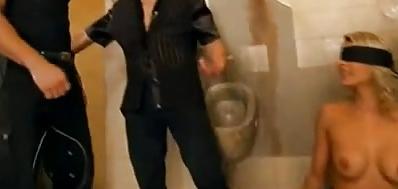 25P Ass on public toilet