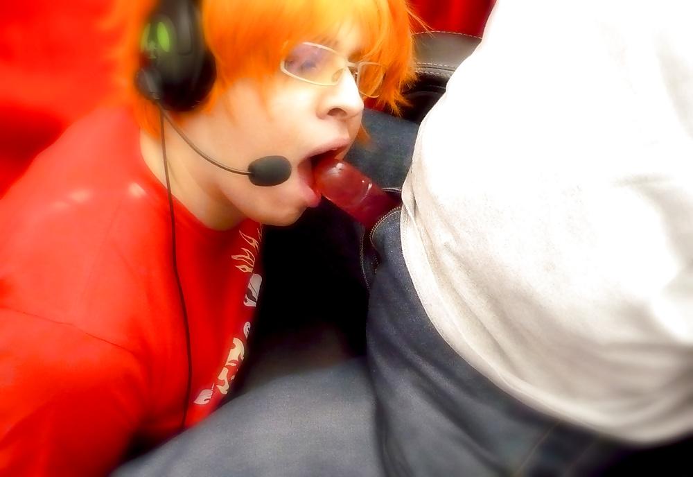 25P Tgirl blow job while you play