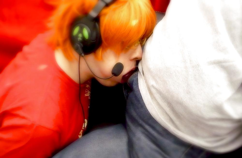25P Tgirl blow job while you play
