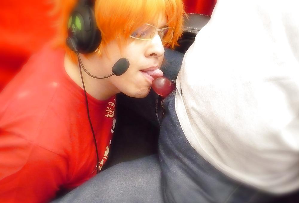 25P Tgirl blow job while you play