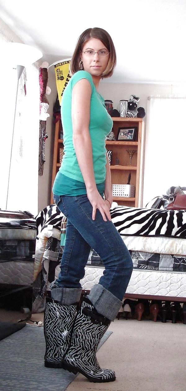 22P Hot Nerdy Slut With Glasses