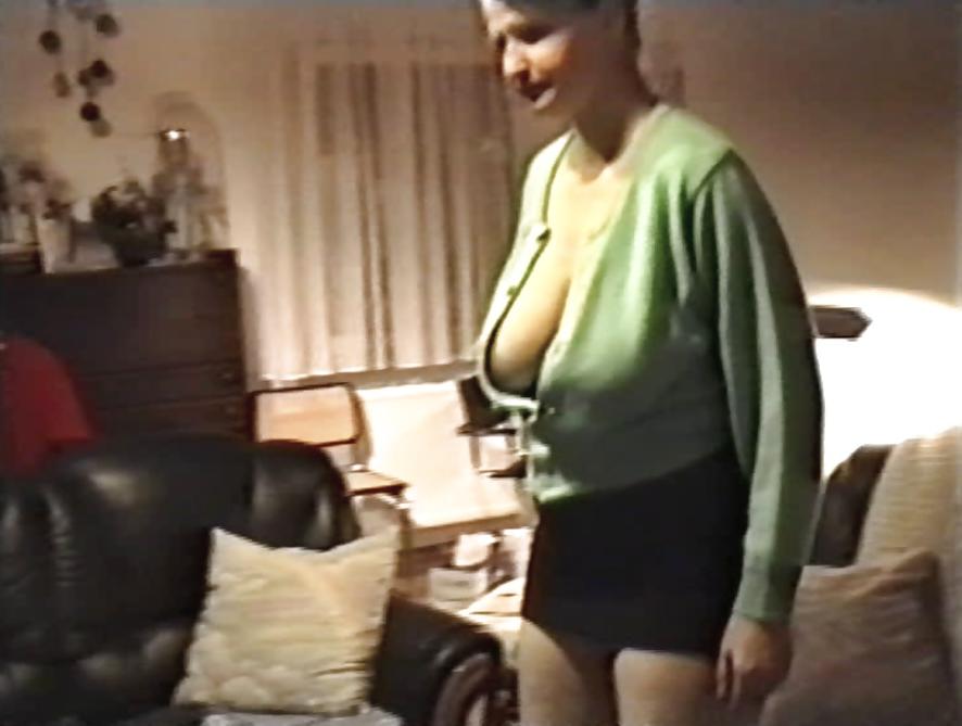 8P SAG - Downblouse Bitch 02