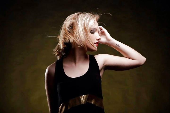 20P Real Life Android 18 ! HOT!