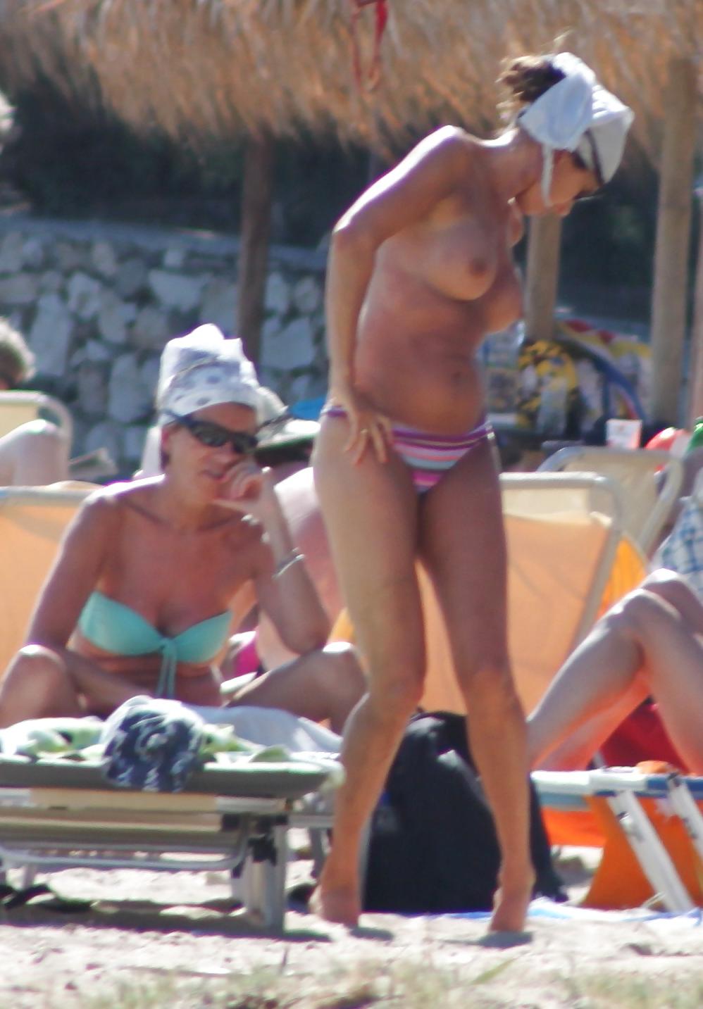 17P Topless beach in Paros3