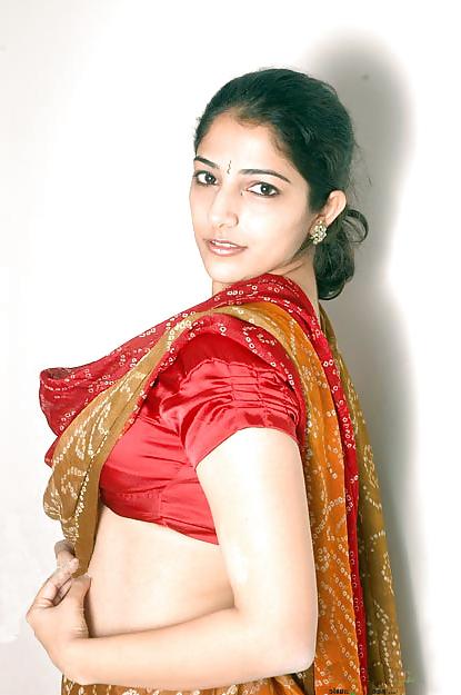 14P Cute Indian Aunty