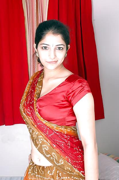 14P Cute Indian Aunty