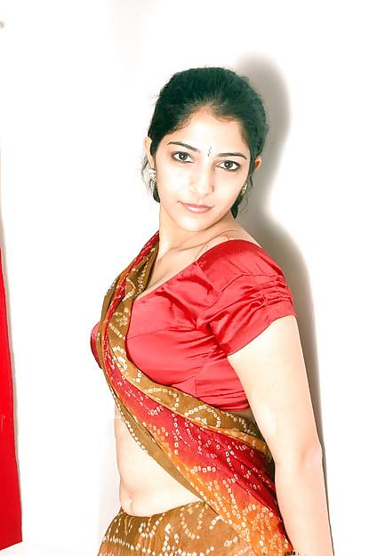 14P Cute Indian Aunty