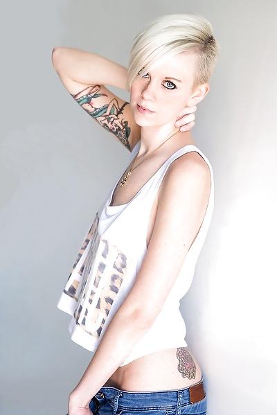 25P Tattoed girls art pics V
